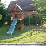 Gostisce - Stari Hrast ゲストハウス