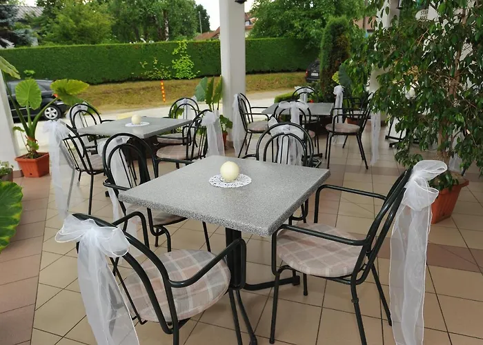 Pensjonat Gostisce - Stari Hrast 3*