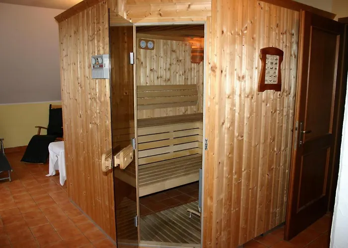 Gostisce - Stari Hrast ゲストハウス リュトメル