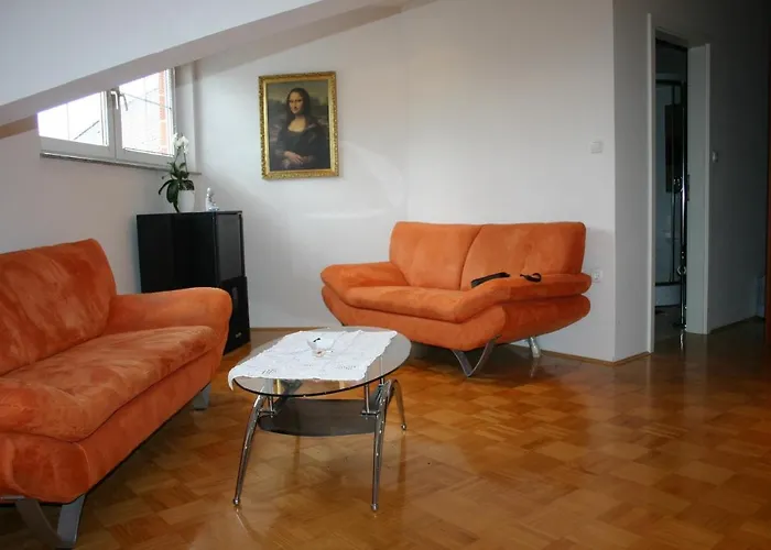 ゲストハウス Gostisce - Stari Hrast リュトメル