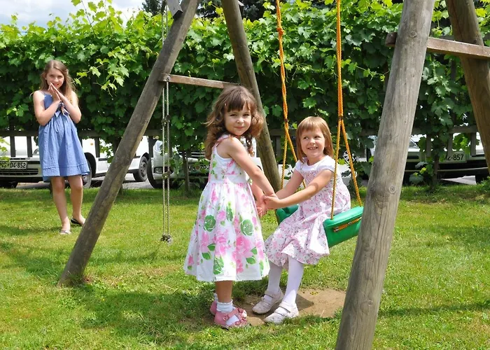 ゲストハウス Gostisce - Stari Hrast