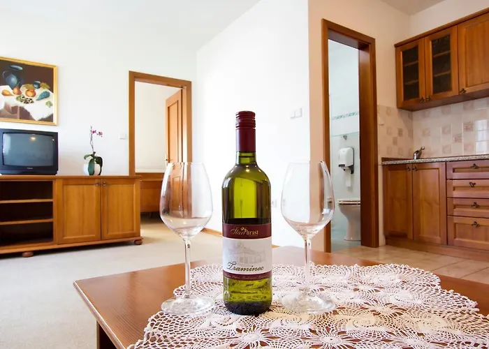 Gostisce - Stari Hrast 3*